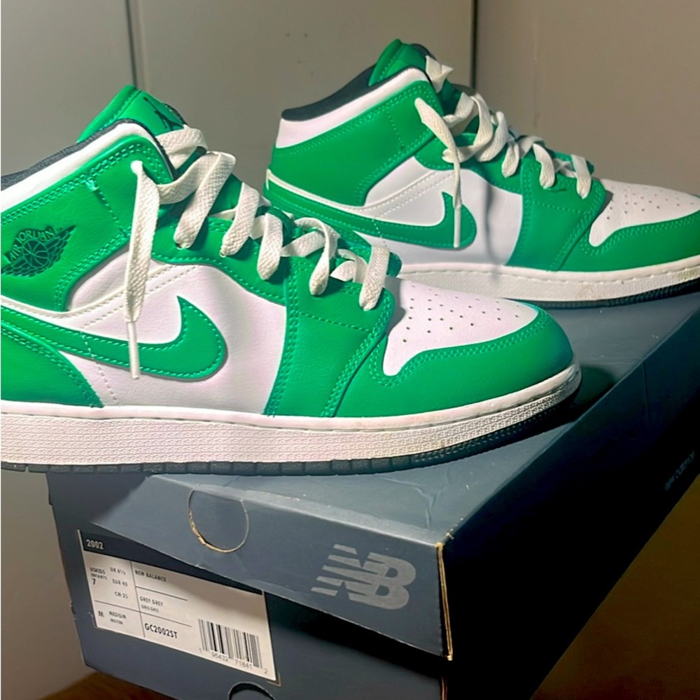 Jordan 1 Mid
Lucky Green